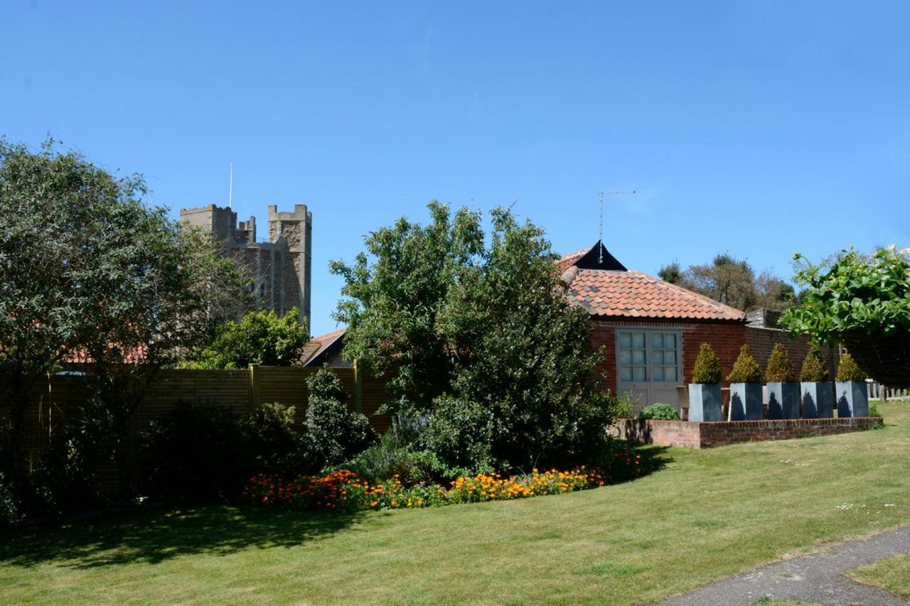 Crown And Castle Hotel Orford Exterior photo