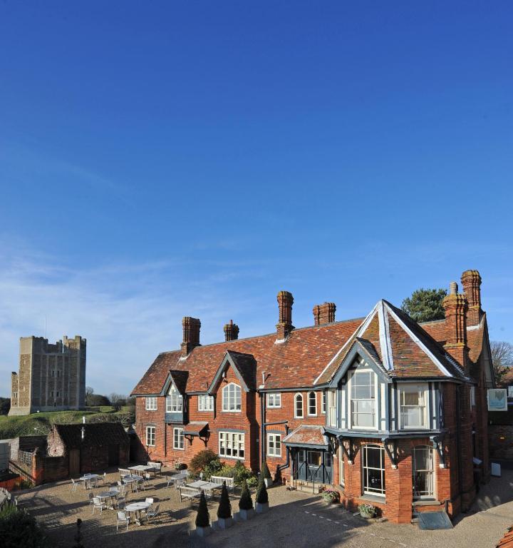 Crown And Castle Hotel Orford Exterior photo